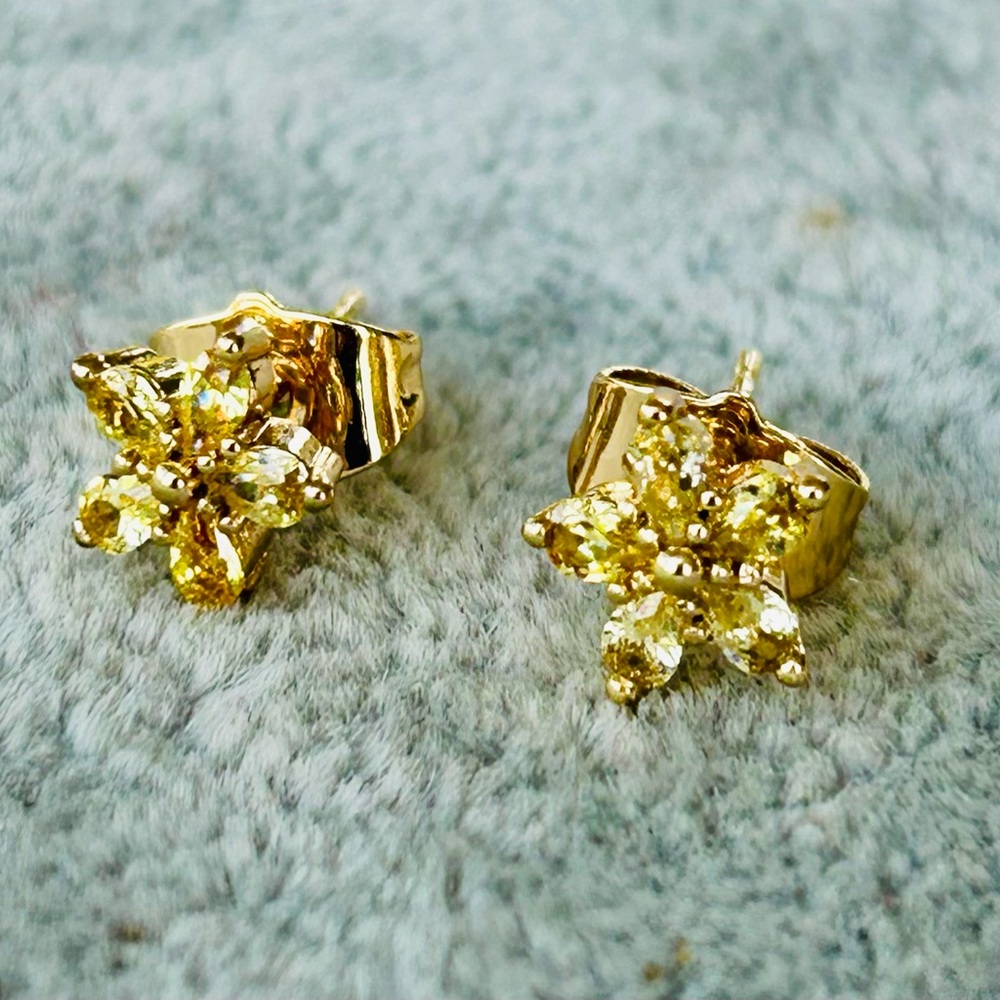 18k GP stud earrings
